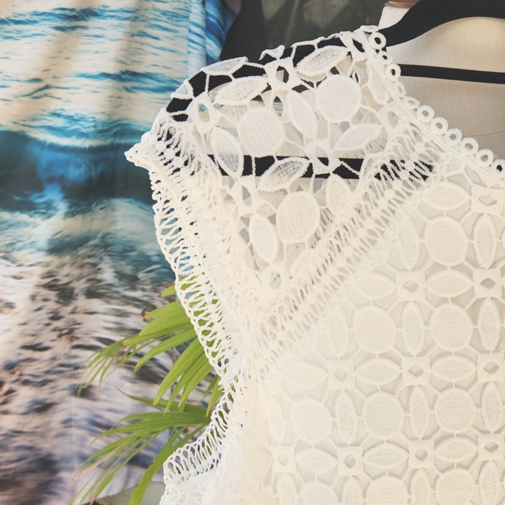 SUZANNE BETRO 💥SALE💥 NWOT   full on heavy set lace sleeveless blouse - Picture 3 of 7